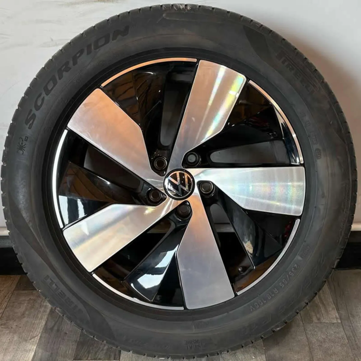 18" Genuine VW TIGUAN Mk3 BOLOGNA AlloyS/Pirellis - Image 4