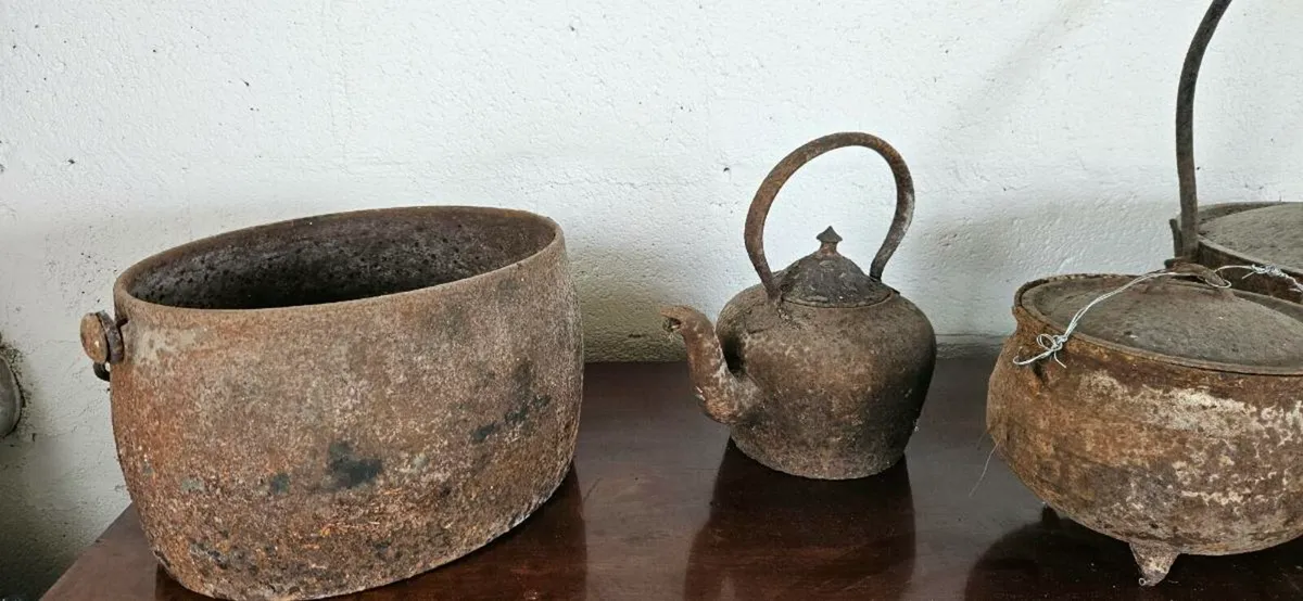 CAST IRON POT - Image 2