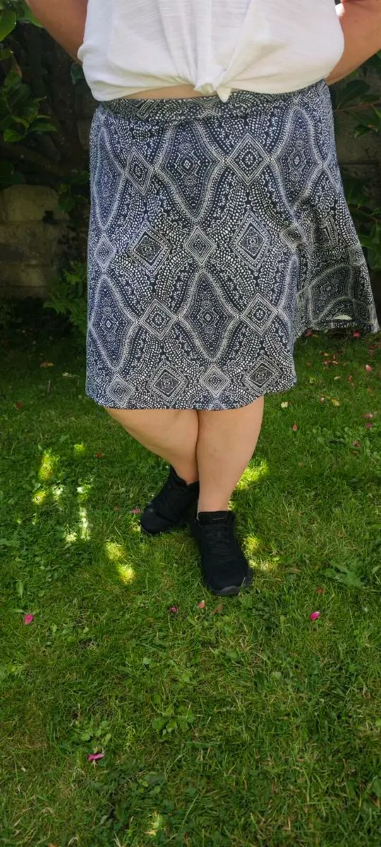 Brand New H&M White and Navy Skirt Size L - Image 1