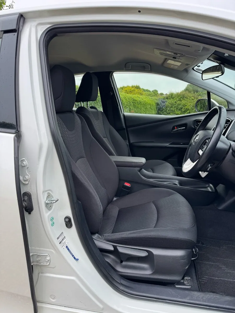 ✅€12995✅ 172 Toyota Prius Hybrid Trade In Welcome - Image 4