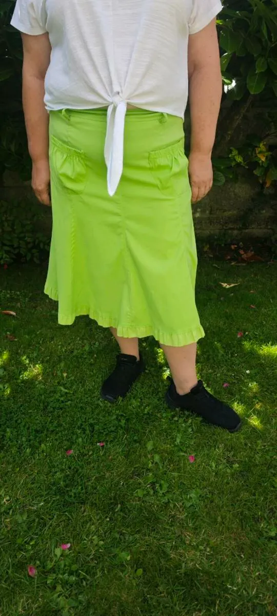 Green Skirt Size UK14 - Image 1