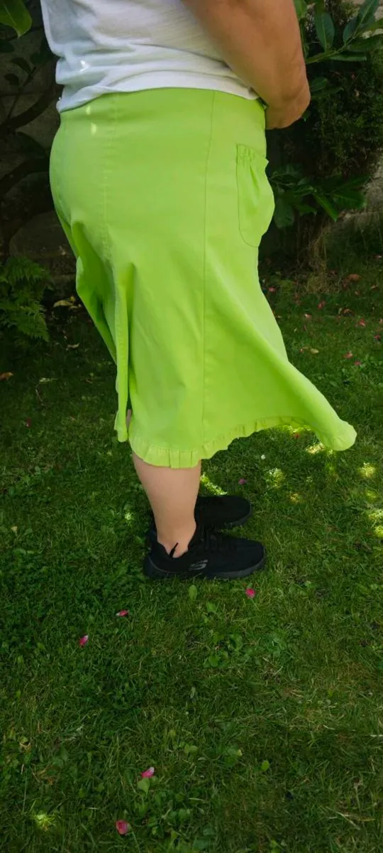 Green Skirt Size UK14 - Image 3
