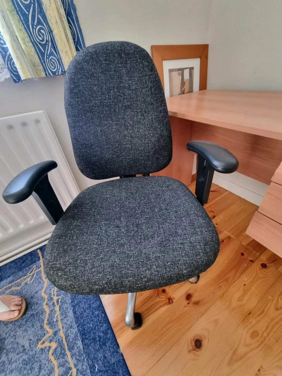 Desk & Office Chair - Image 4