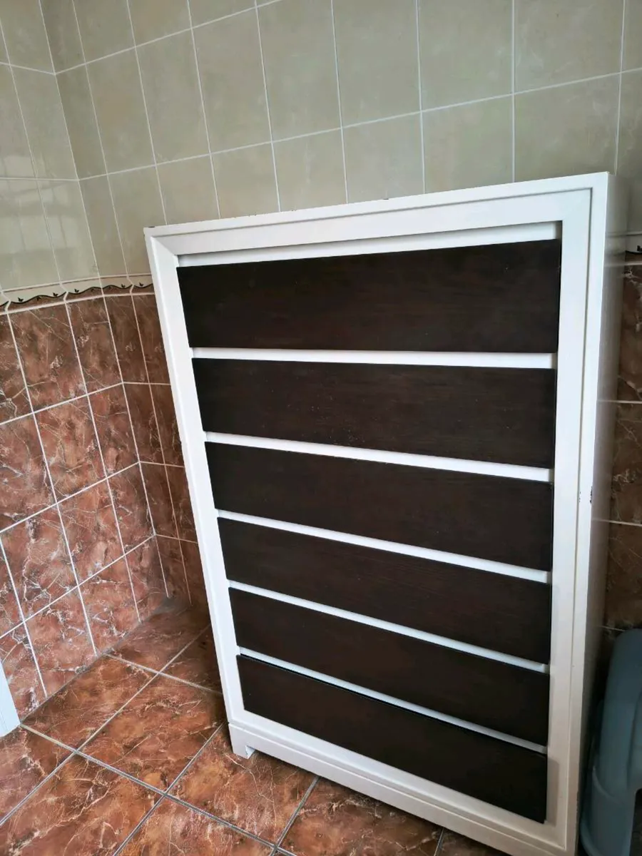 Chests of drawers and bedside tables - Image 1