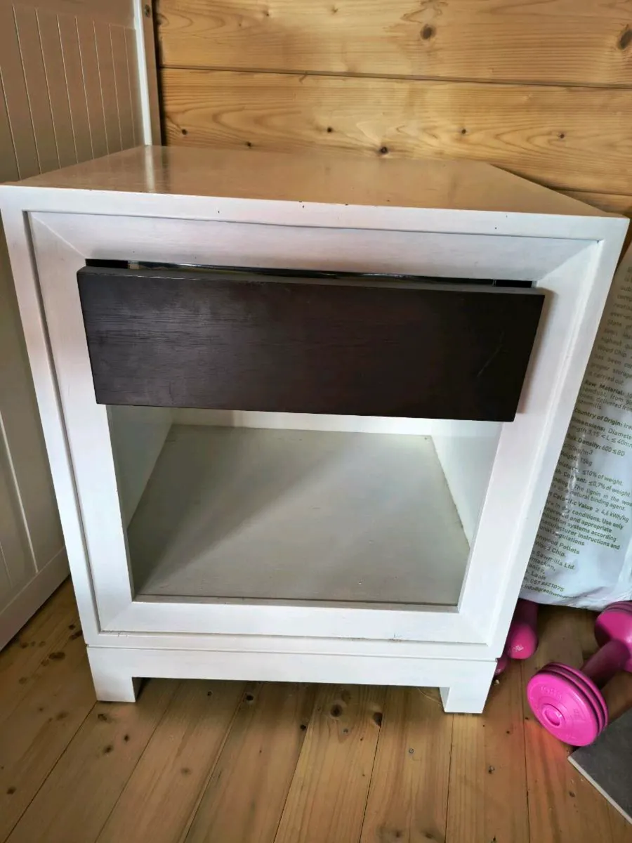 Chests of drawers and bedside tables - Image 3