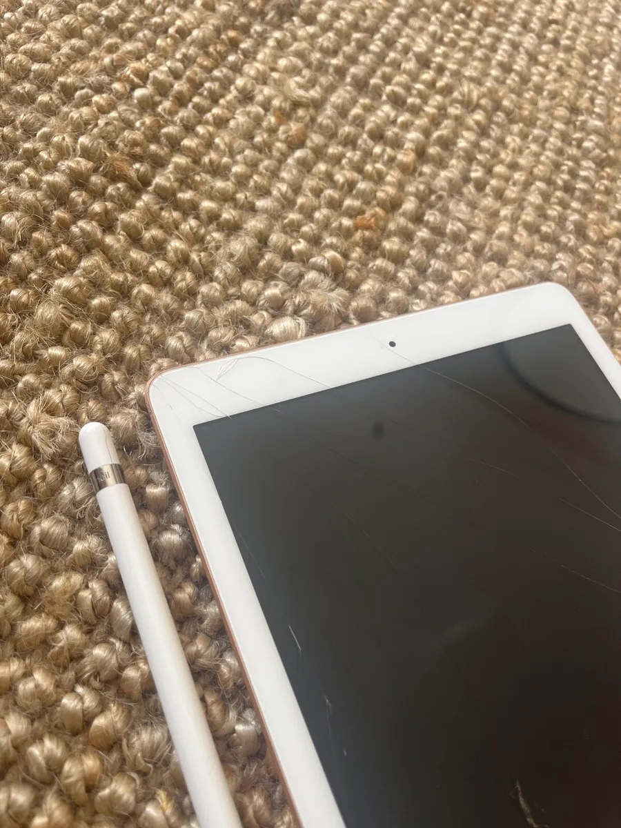 iPad 6th Gen - Image 2