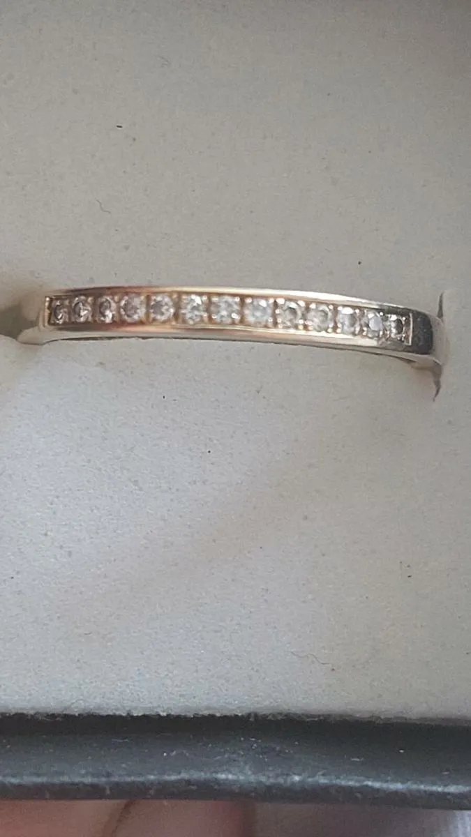 Gold ring - Image 1