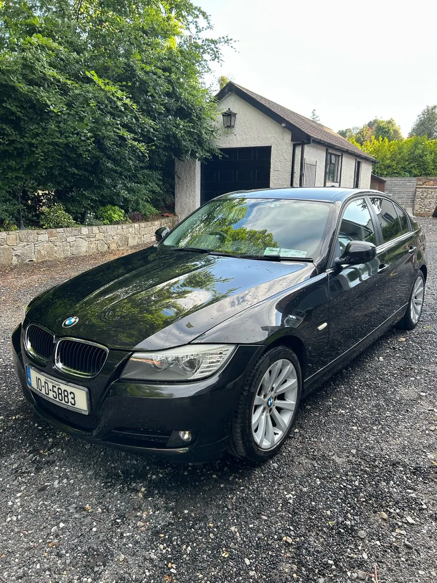 BMW 3 Series Black/Beige Business Edition - Image 1