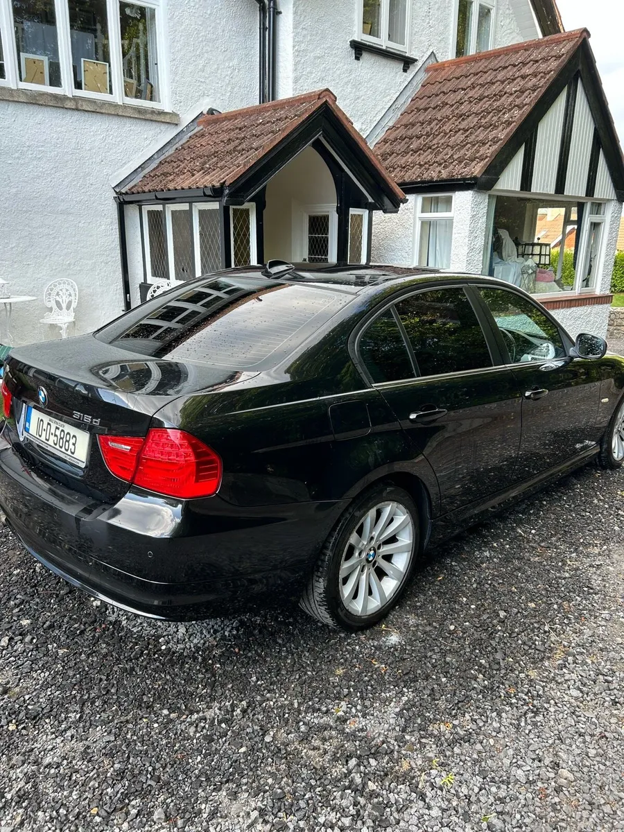 BMW 3 Series Black/Beige Business Edition - Image 4