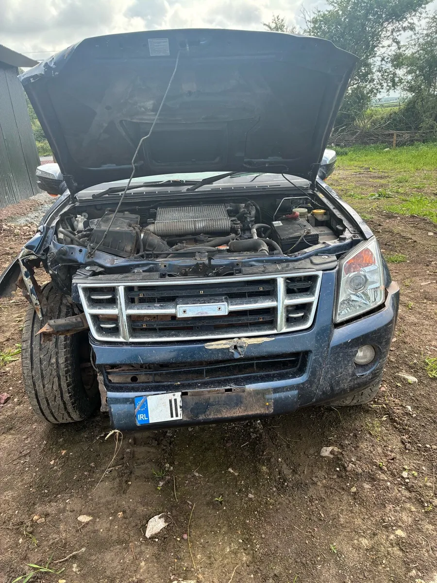 2011 Dmax 3.0L - Image 2