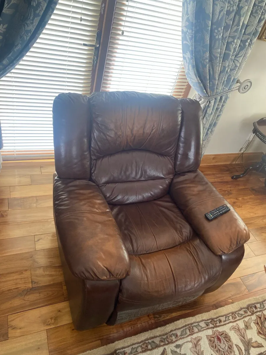 Leather couch - Image 2