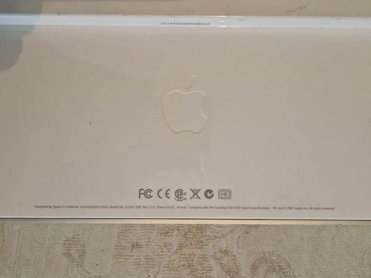 Apple Keyboard in Excellent Condition - Image 2