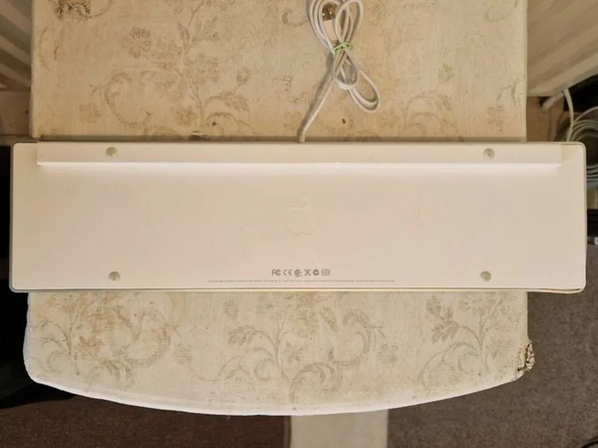 Apple Keyboard in Excellent Condition - Image 3