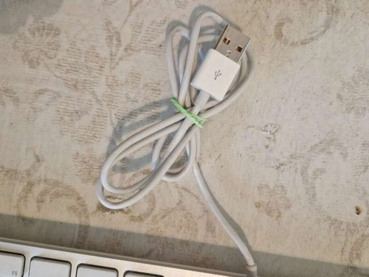 Apple Keyboard in Excellent Condition - Image 4