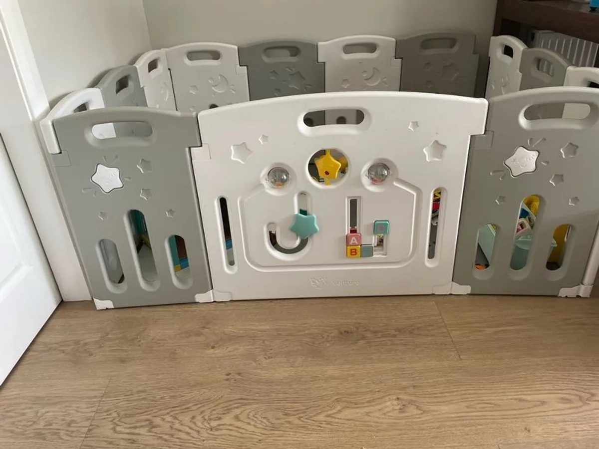 Playpen babies and toddlers by venture - Image 1
