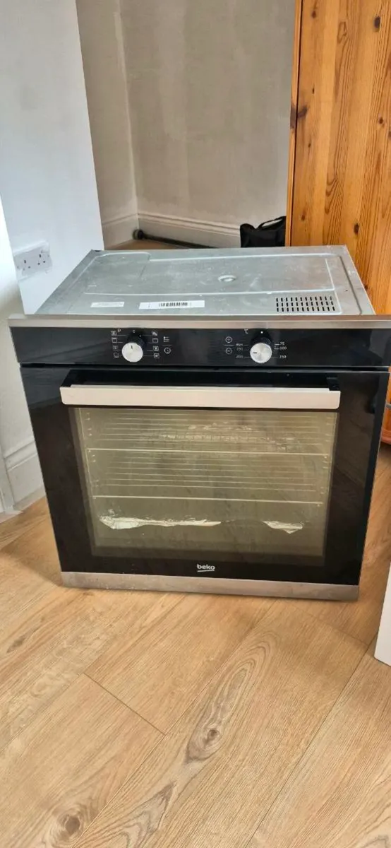 Oven and hobs - Image 1