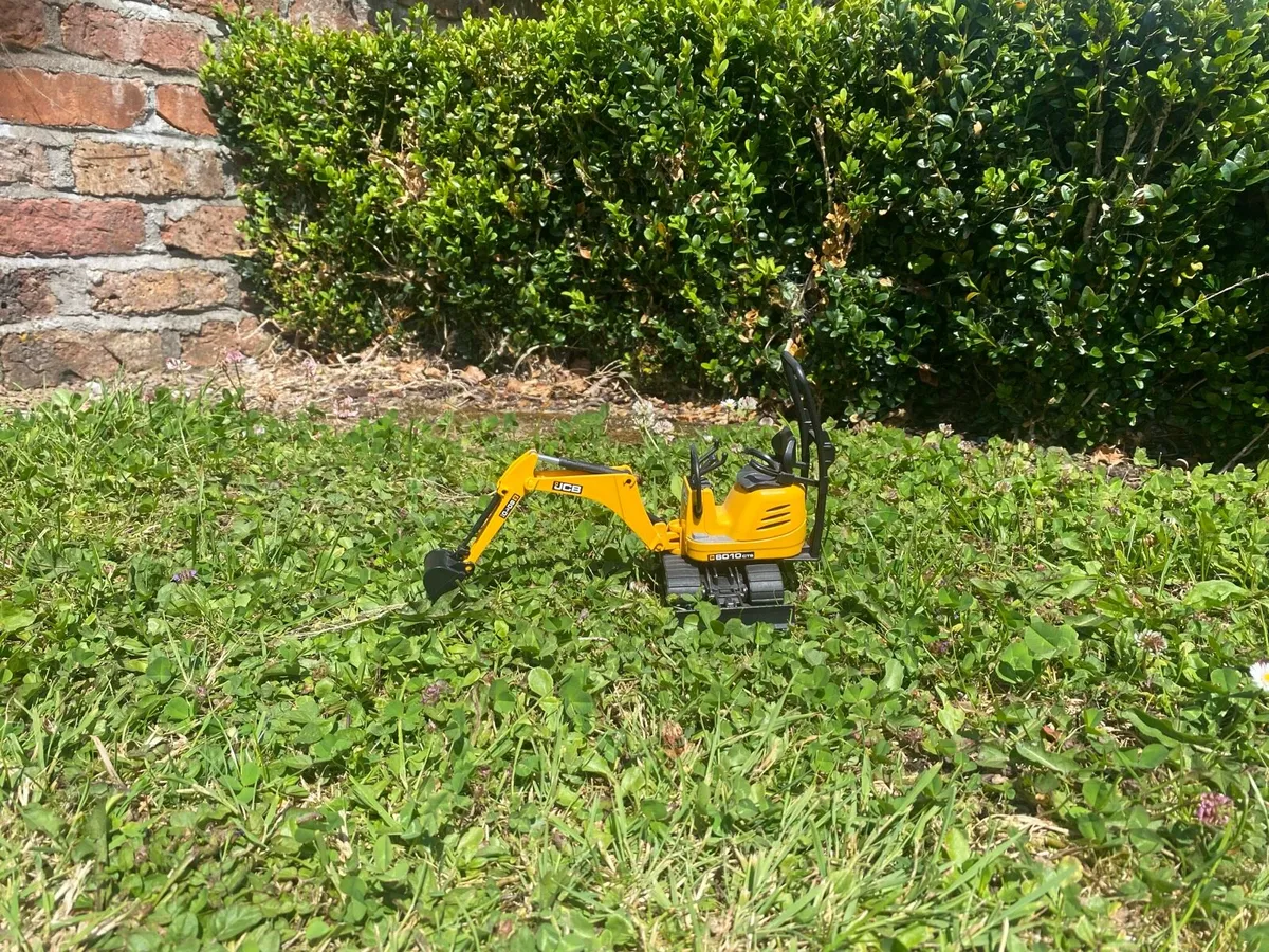 Bruder toy JCB digger - Image 1
