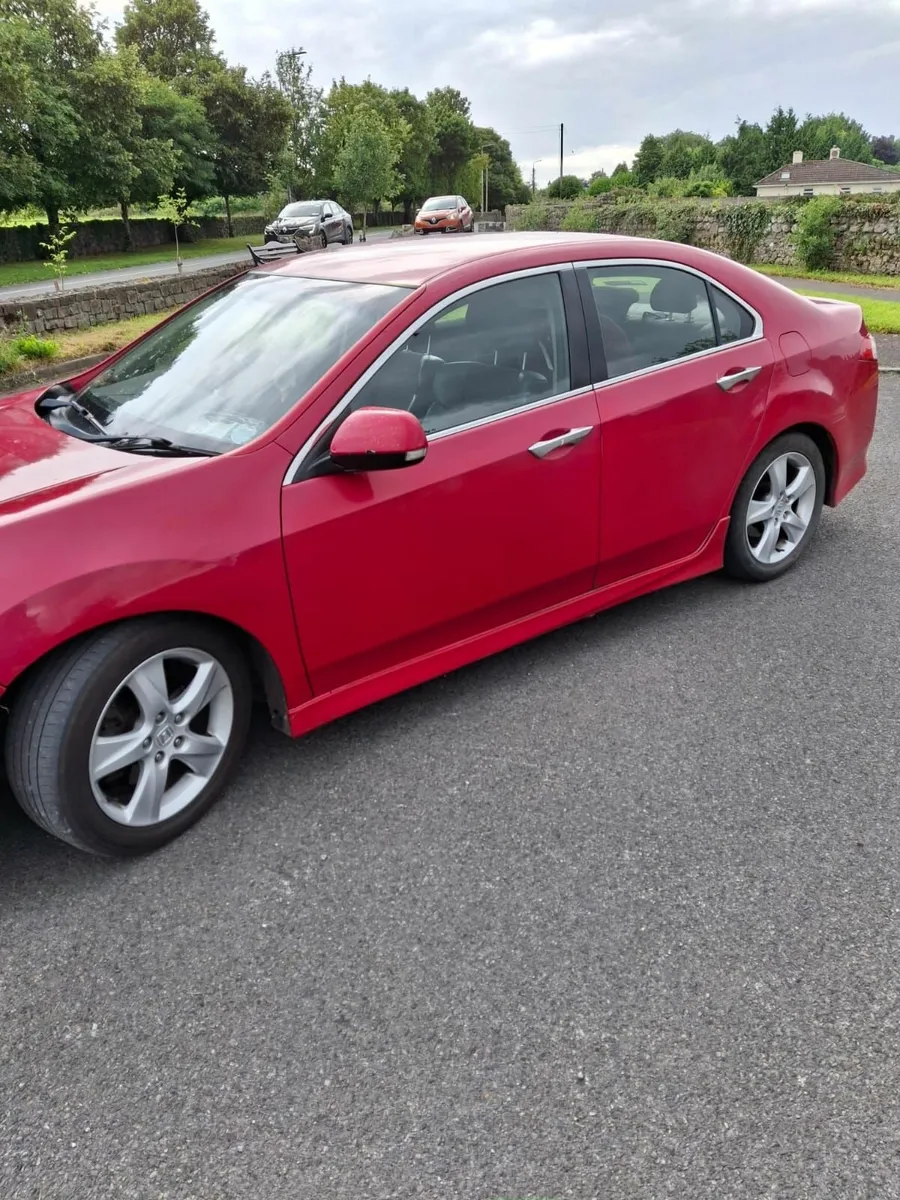 Honda Accord 2010 - Image 2