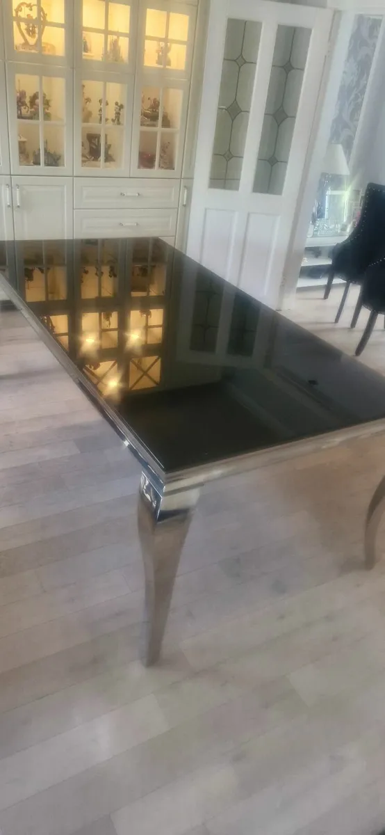 Dining table and chairs - Image 3