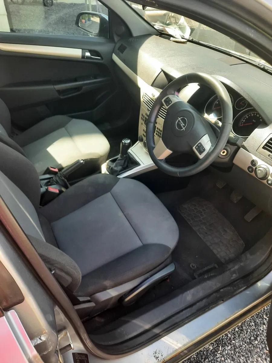 Opel Astra 2008 - Image 1