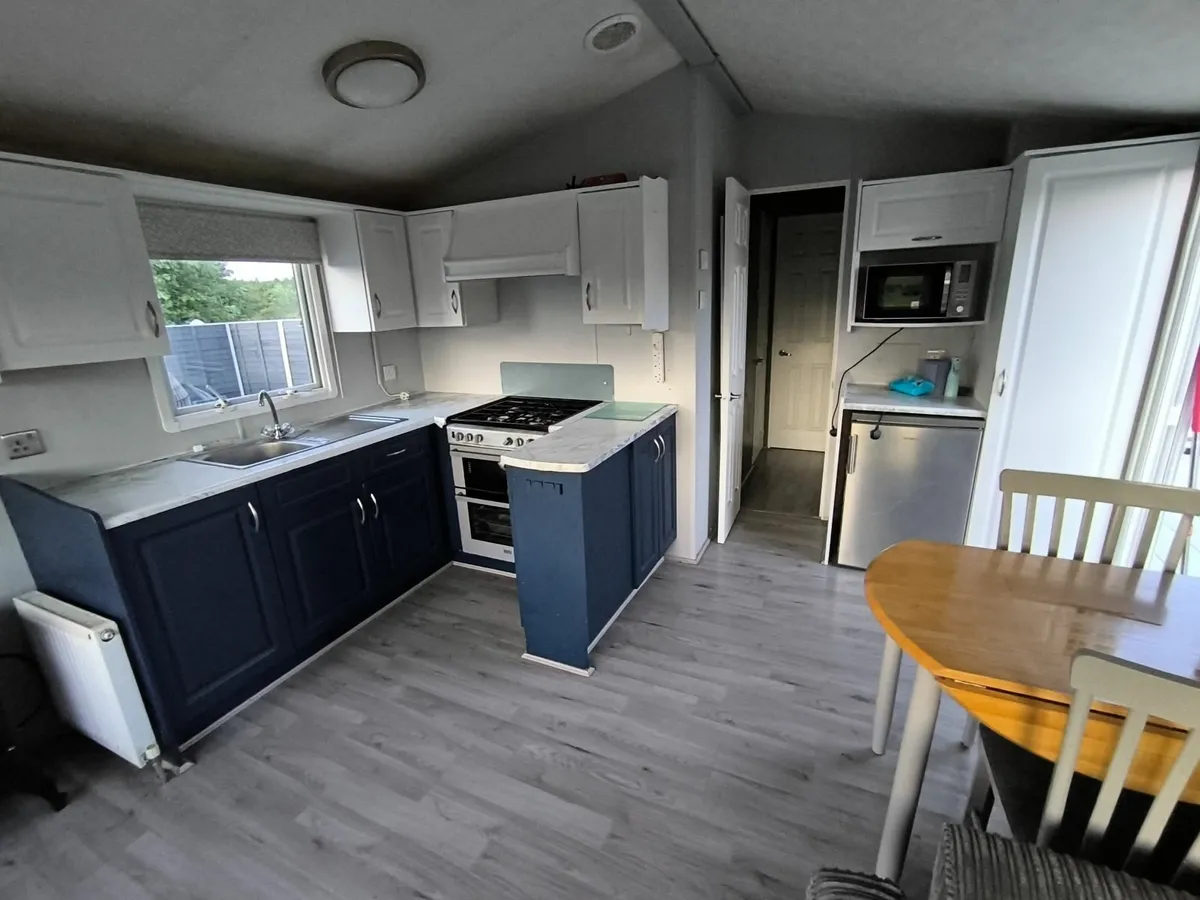 Mobile Home with PVC decking - Image 4