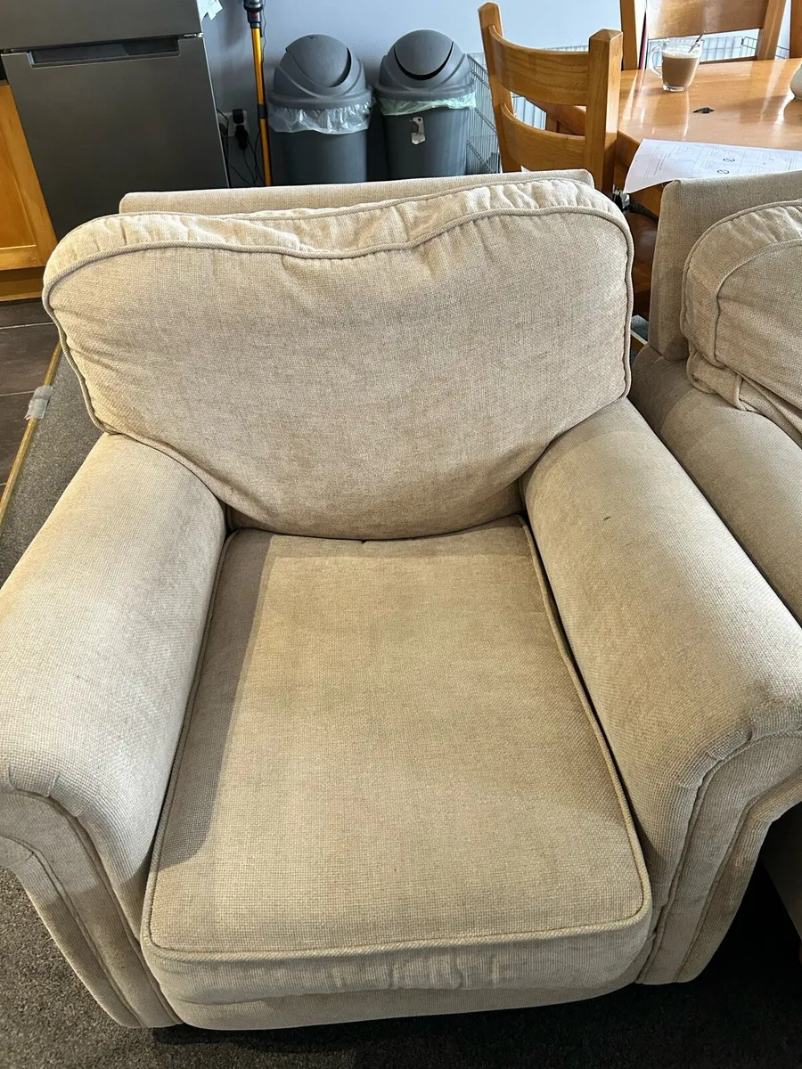 Sofa Free - Image 2
