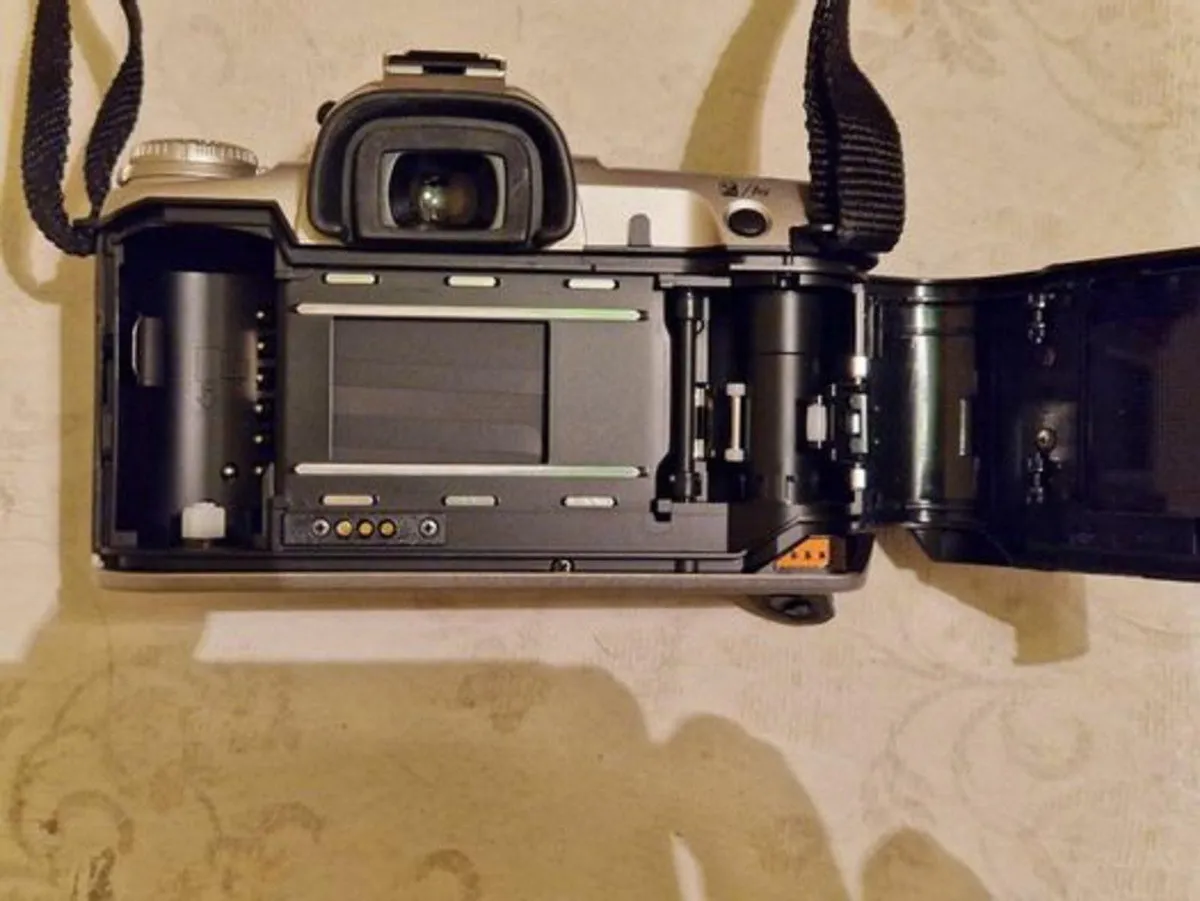 Pentax MZ-50 SLR Film Camera - Image 3