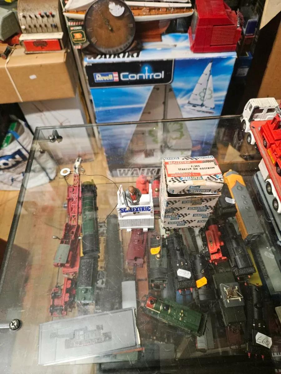 Vintage Scalextric Starter on Rostrum - Image 1