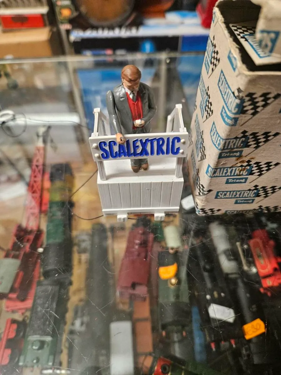 Vintage Scalextric Starter on Rostrum - Image 2