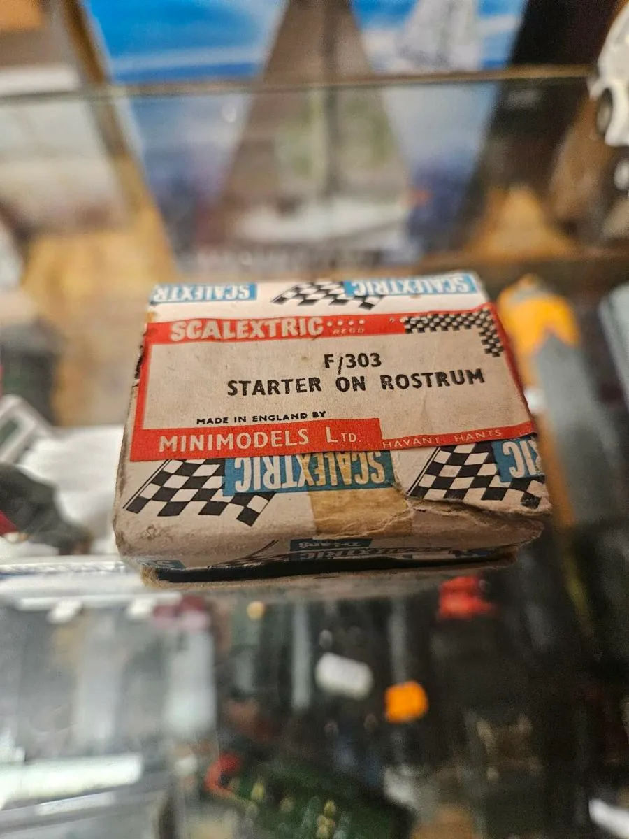 Vintage Scalextric Starter on Rostrum - Image 4