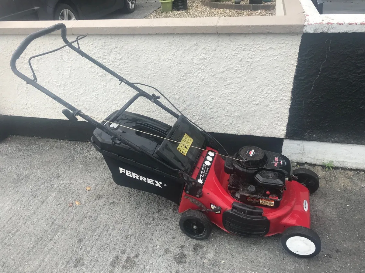 Briggs and stration Lawnmower - Image 2