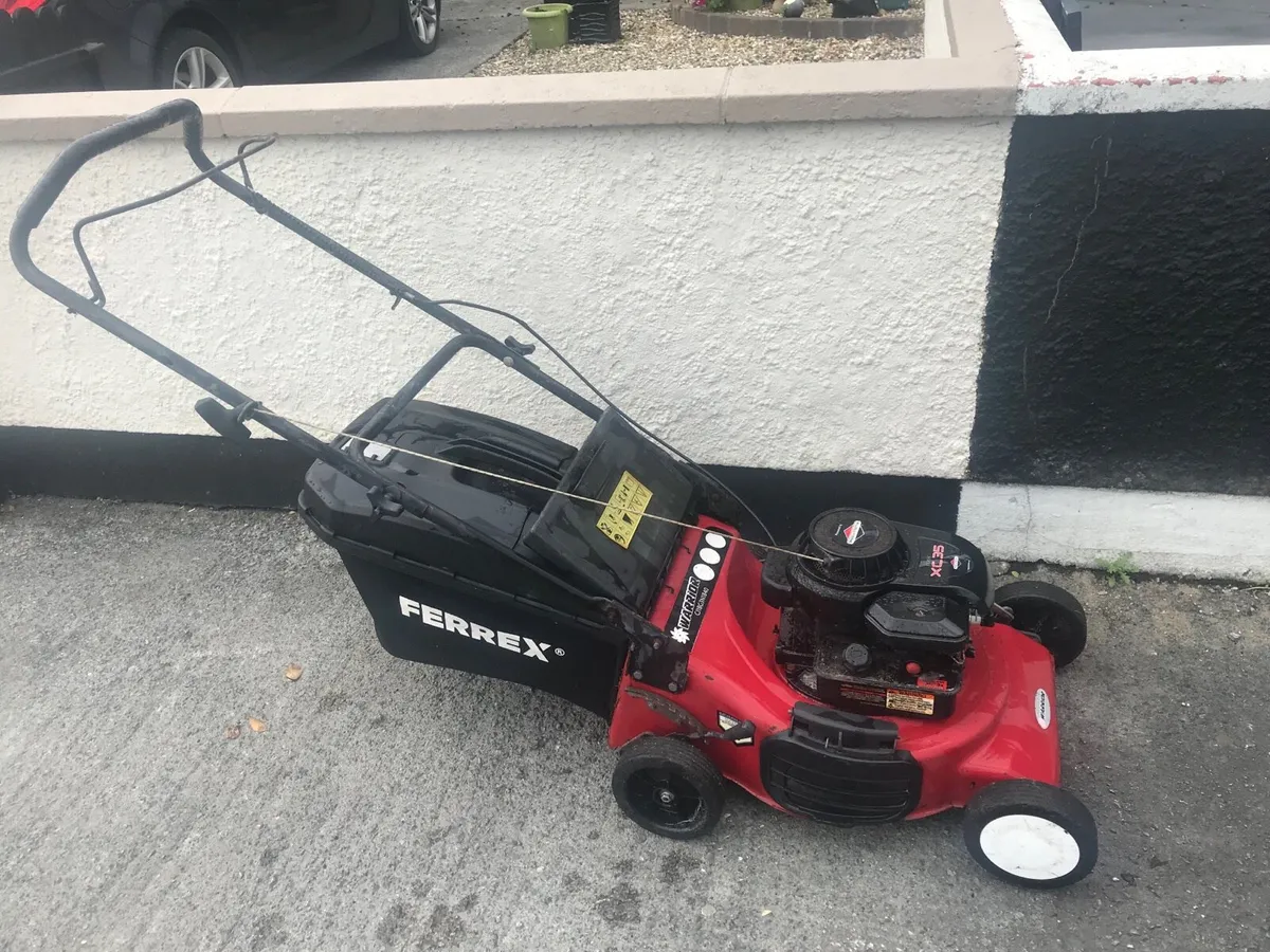 Briggs and stration Lawnmower - Image 3