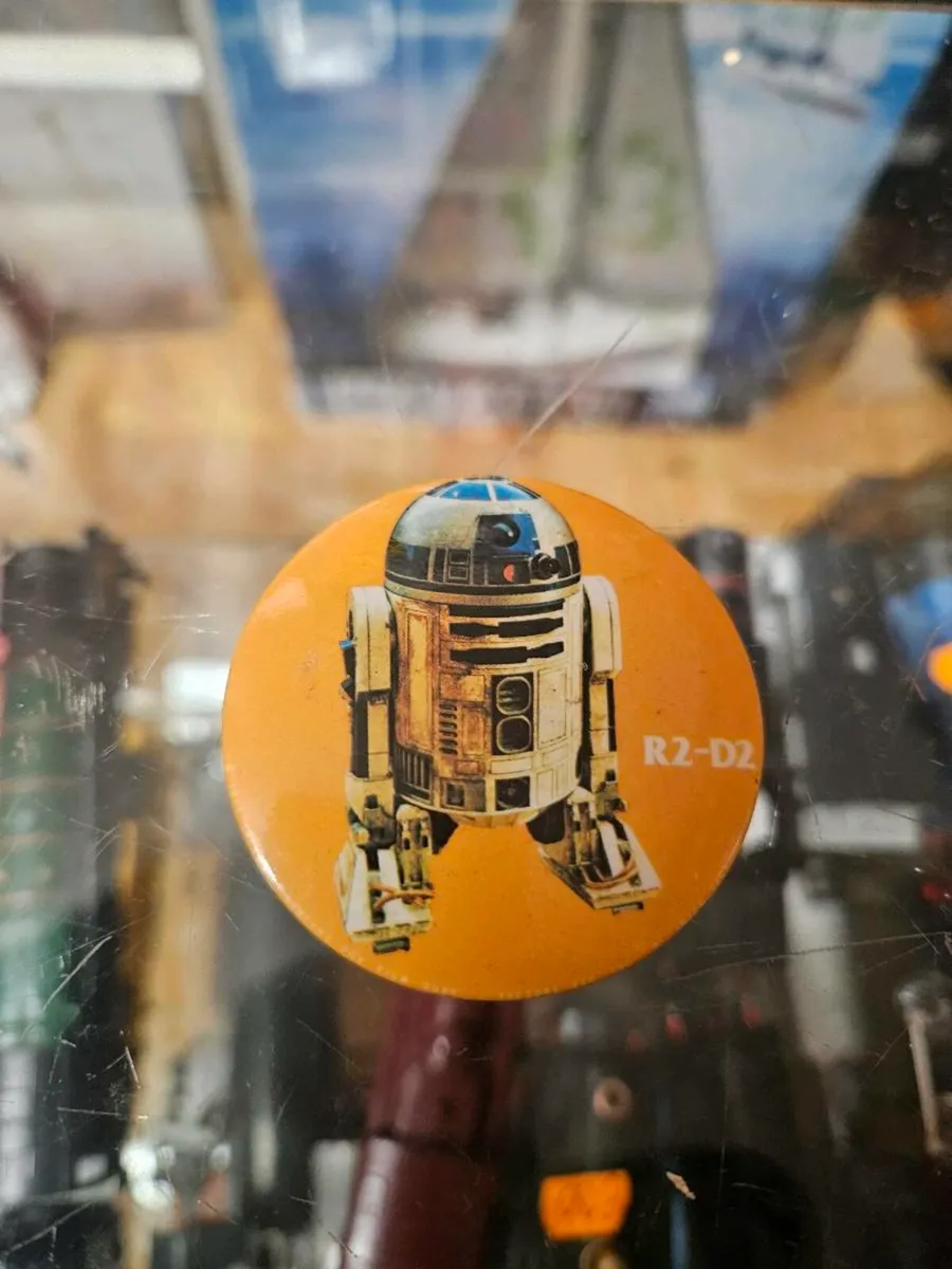 Vintage Star Wars R2D2 Badge - Image 1