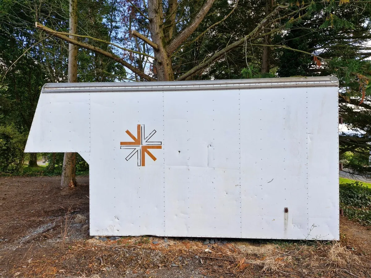 Storage Container (Unit), Troughs, Vacuum Pump. - Image 1