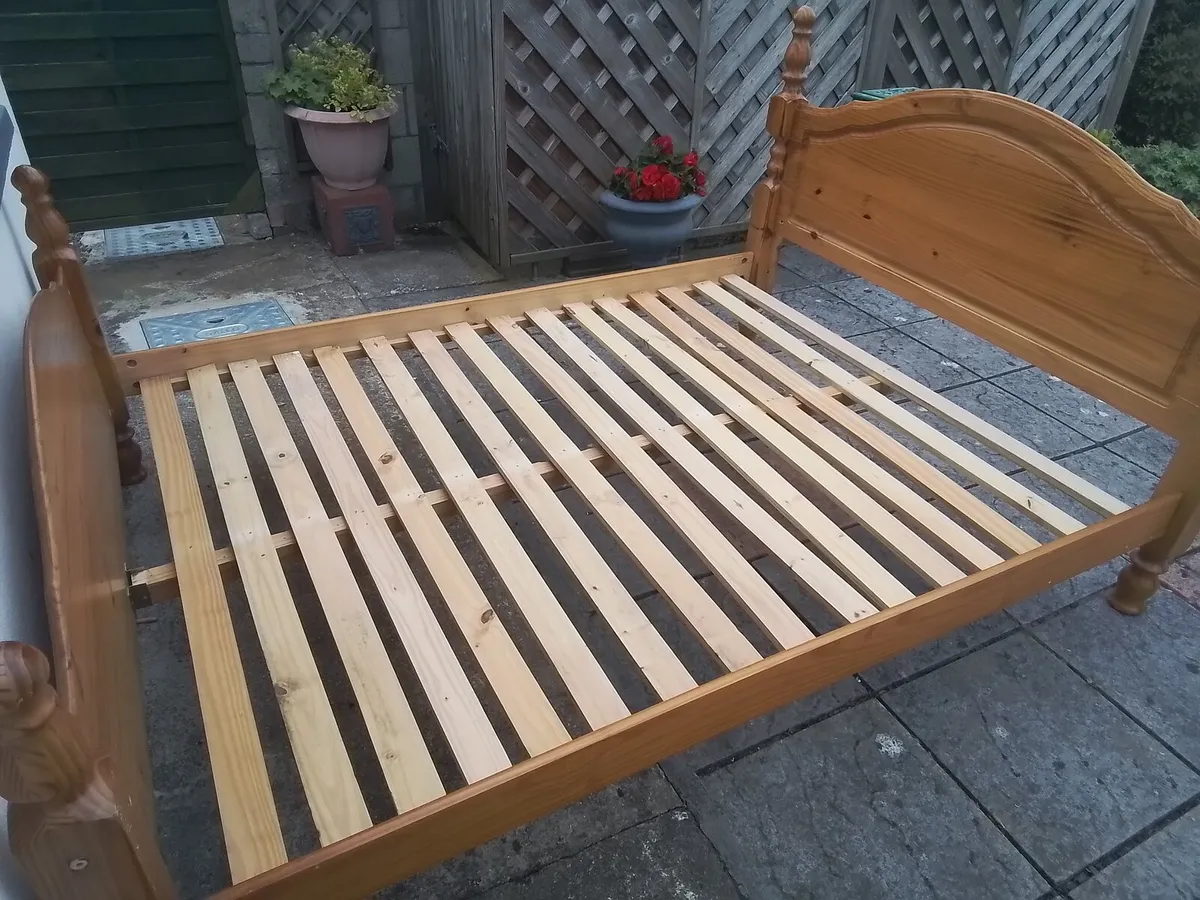 King bed frame - Image 1