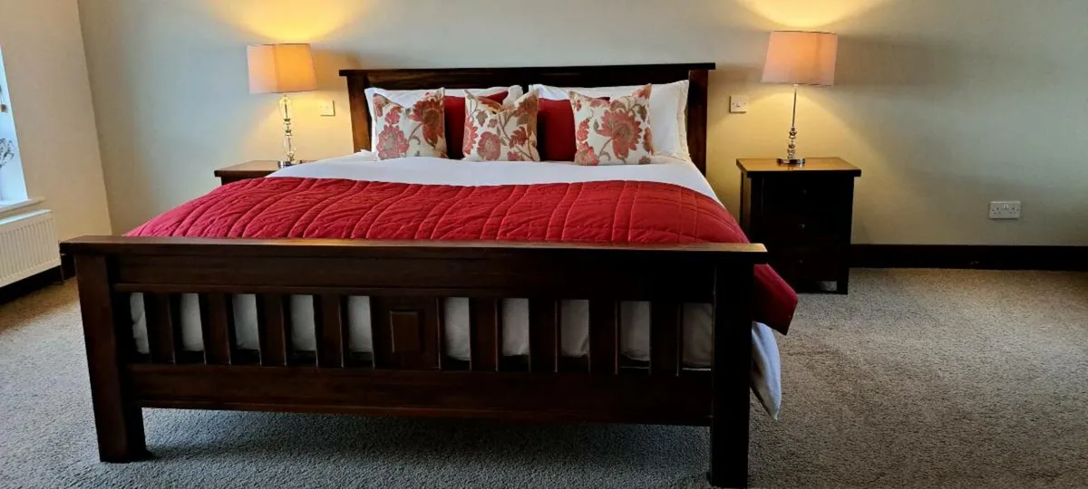 Bedroom furniture set - Image 1