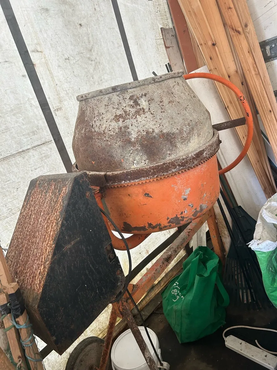 Cement mixer - Image 1