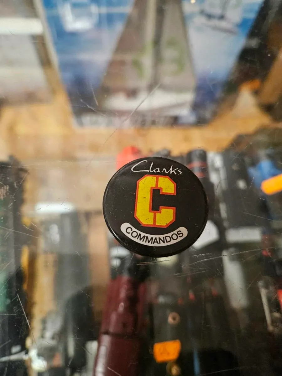 Vintage Clarkes Commandos Shoes Badge - Image 1