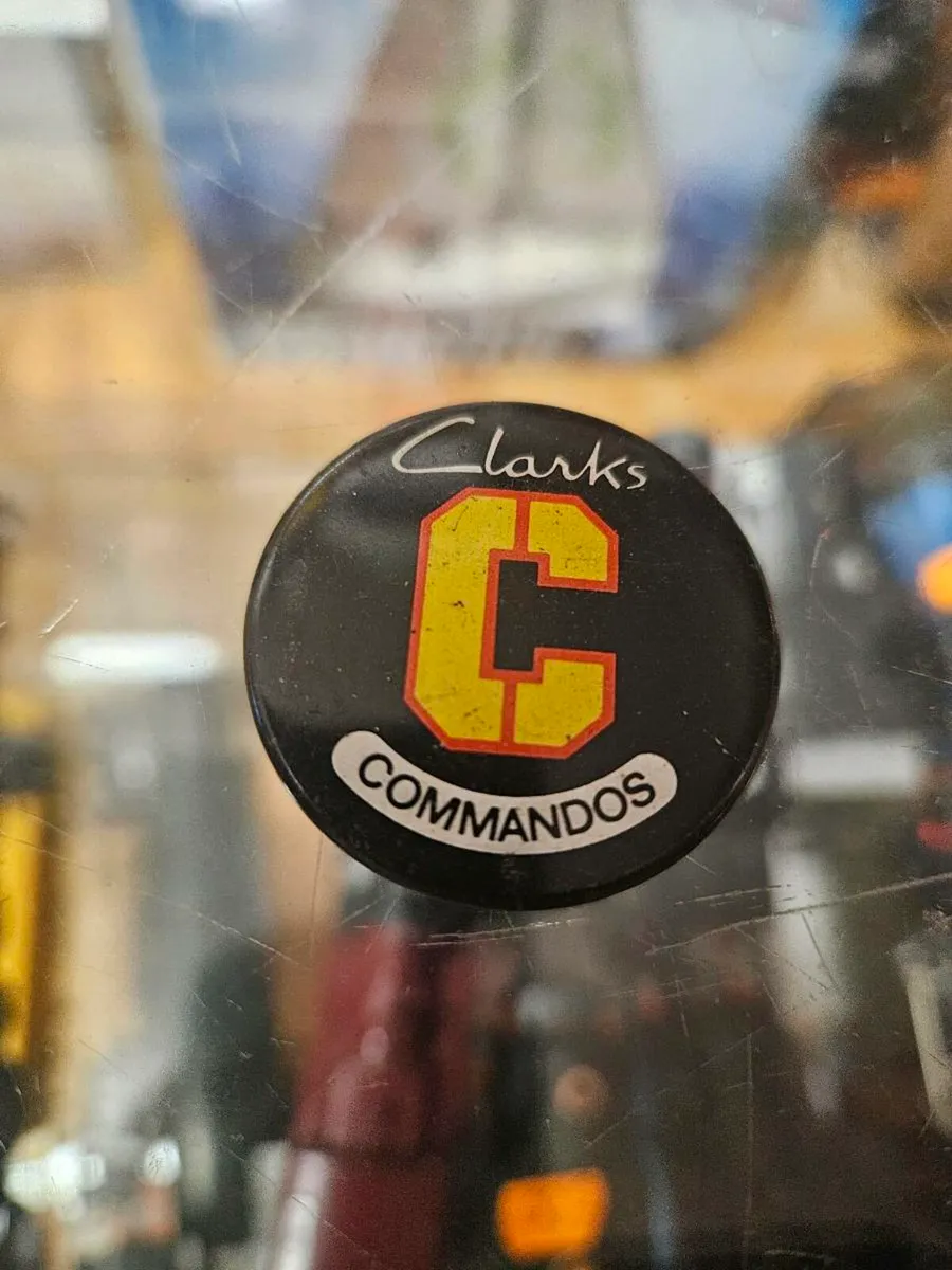 Vintage Clarkes Commandos Shoes Badge - Image 2