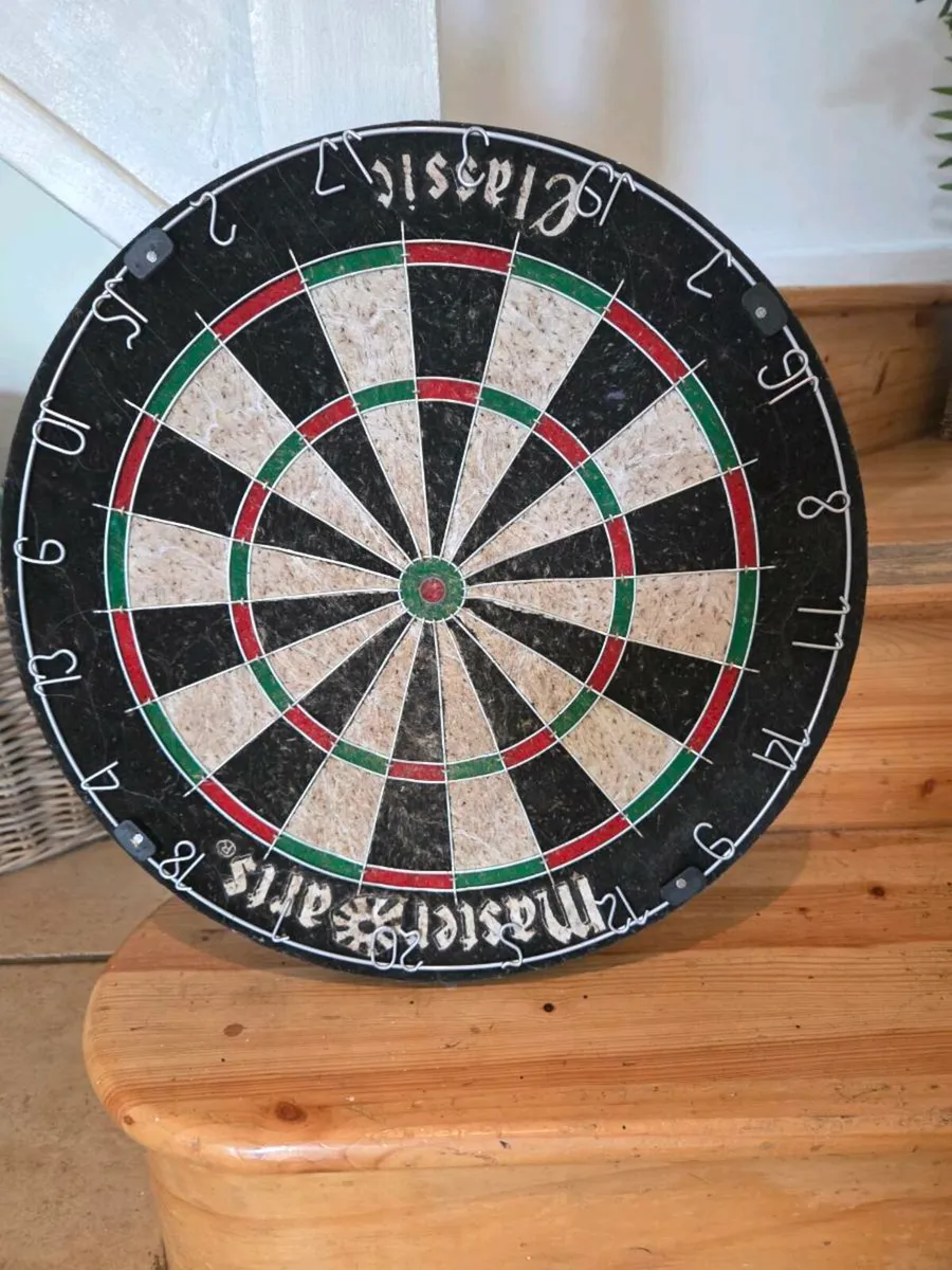 Dart board with Darts - Image 1