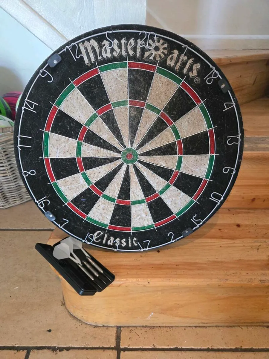 Dart board with Darts - Image 2