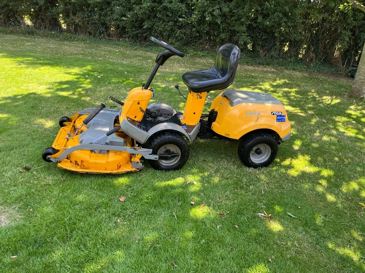 Stiga front deck mower - Image 1