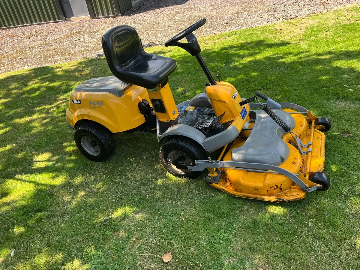 Stiga front deck mower - Image 3