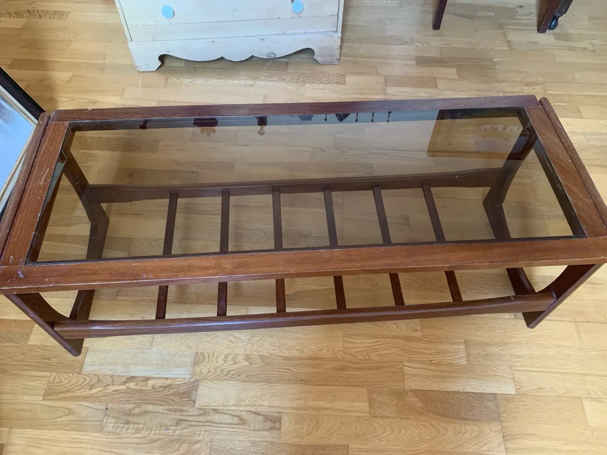 Glass top coffee table - Image 1