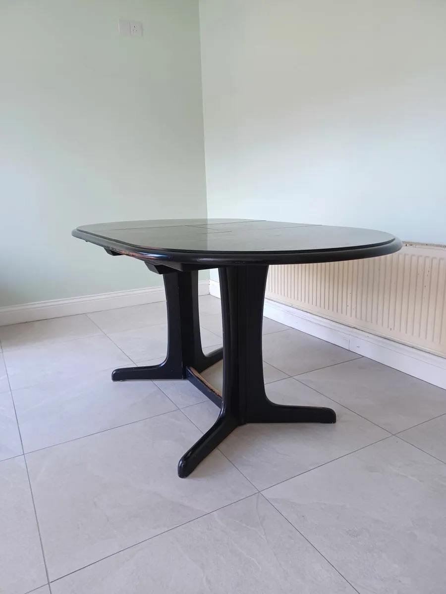 Dining table - Image 1