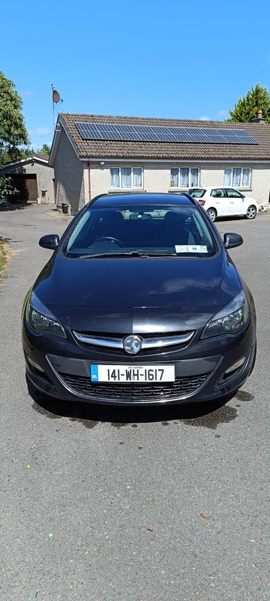 Vauxhall Astra Estate 2014 - Image 1