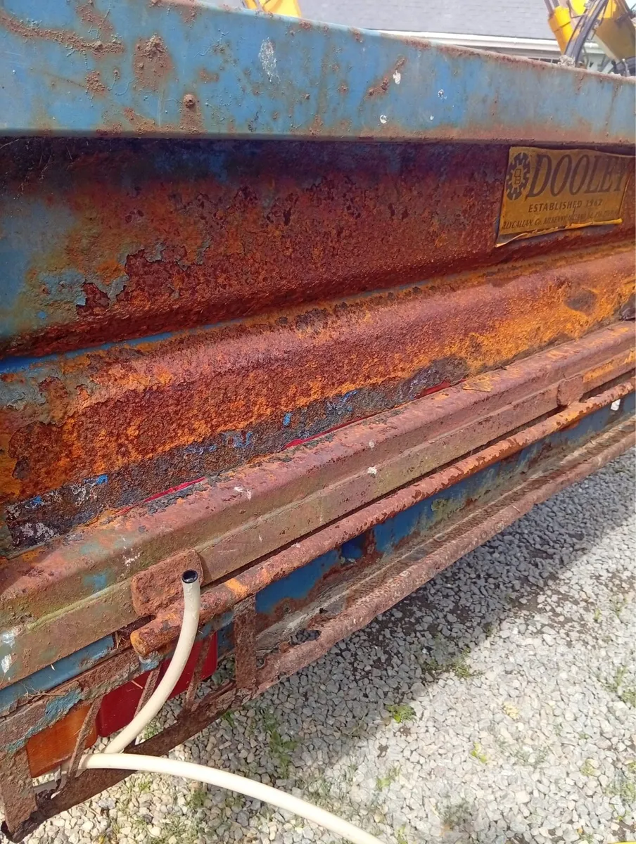 Dooley tractor tipping trailer - Image 3