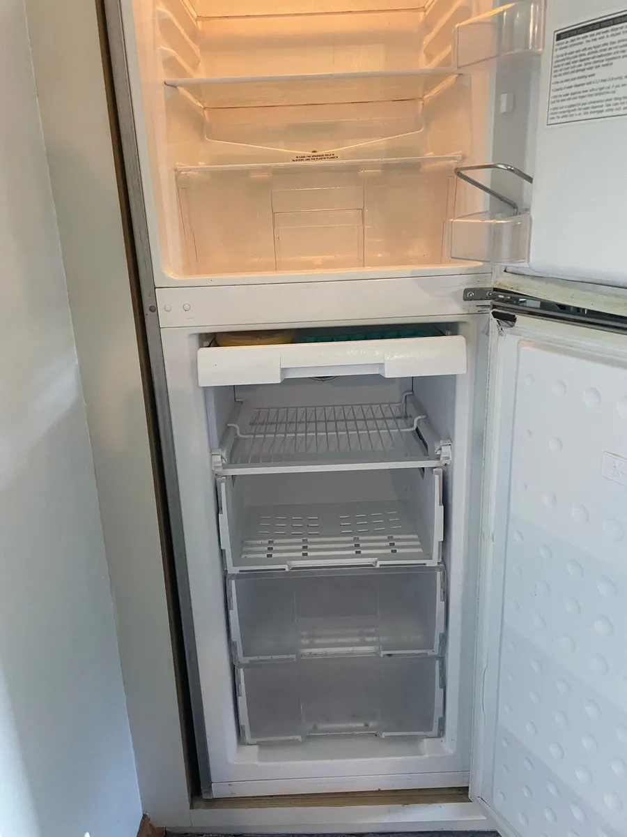 Beko fridge freezer - Image 4