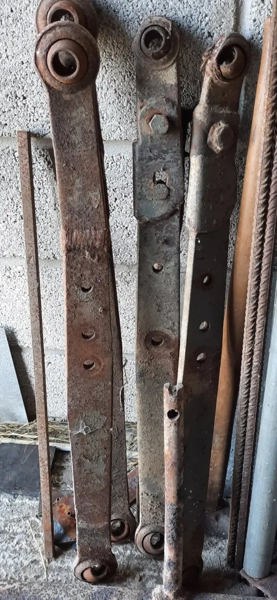 Rear arm linkage