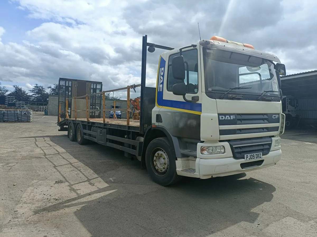 2009 DAF CF Beavertail Lorry - Image 1